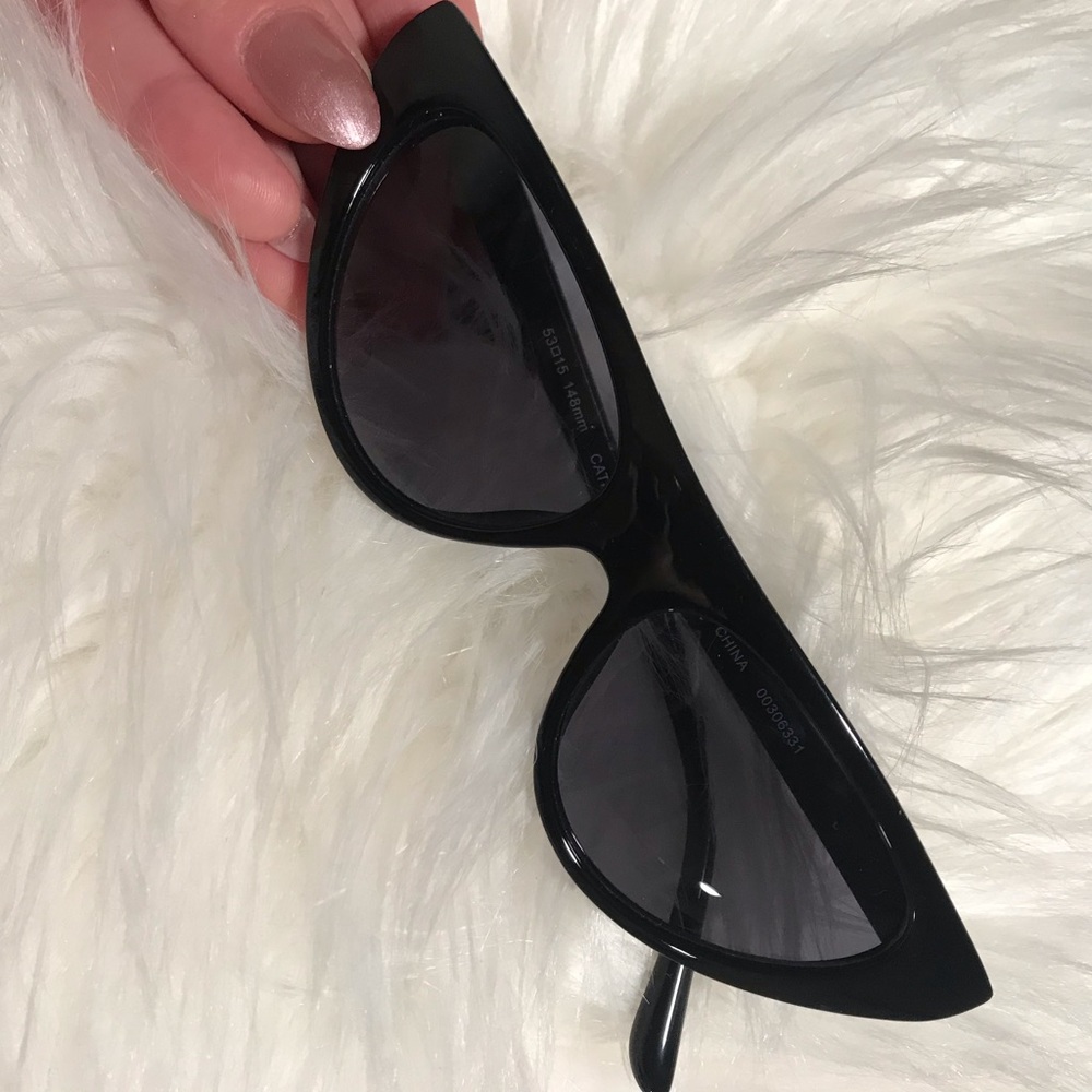 Cat-Eye Sunglasses - Black